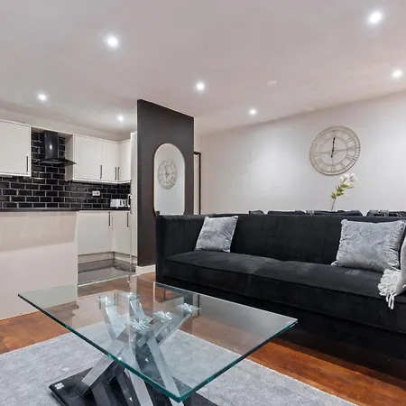 Twilight Ember - Mailbox - Free Secure Parking Apartment